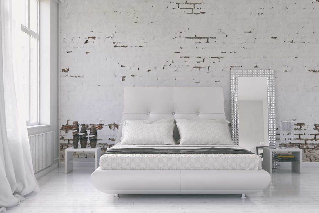 Muro di mattoni tutto bianco per la camera da letto