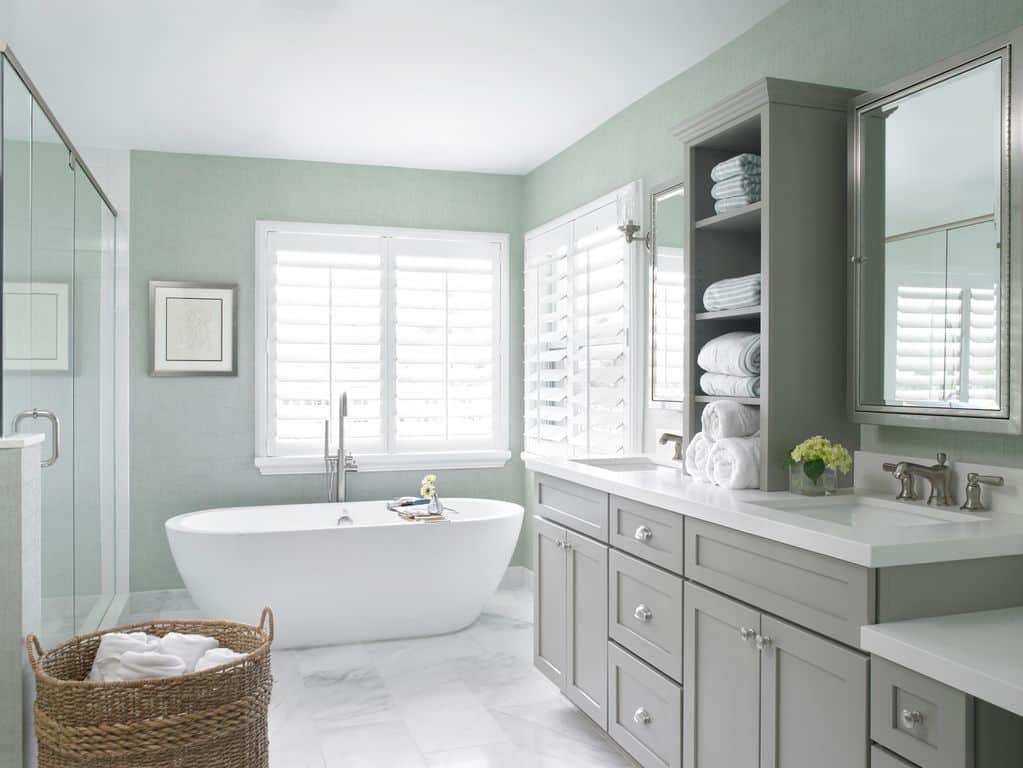 Une salle de bains de luxe - gris élégant