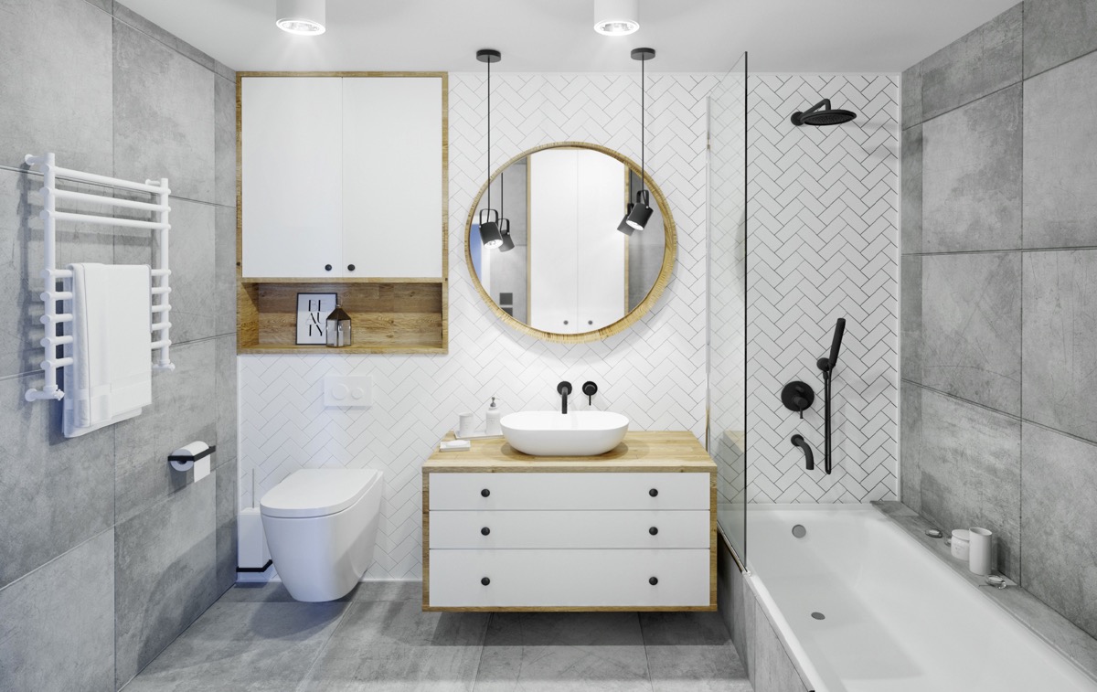 Ein minimalistisches graues und weißes Badezimmer