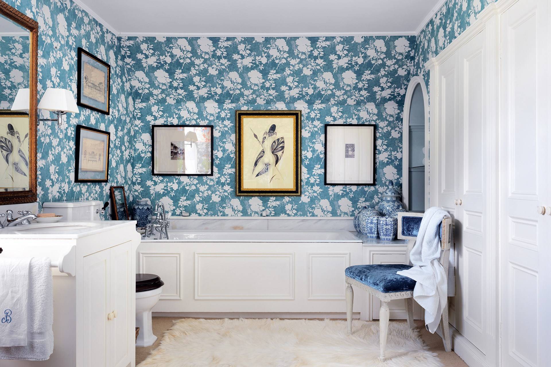15 Inspiring Ways to use Wallpaper in your Bathroom