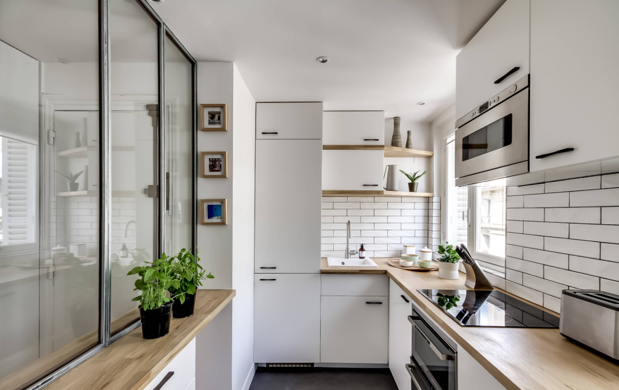 Scandinaavian narrow kitchen design