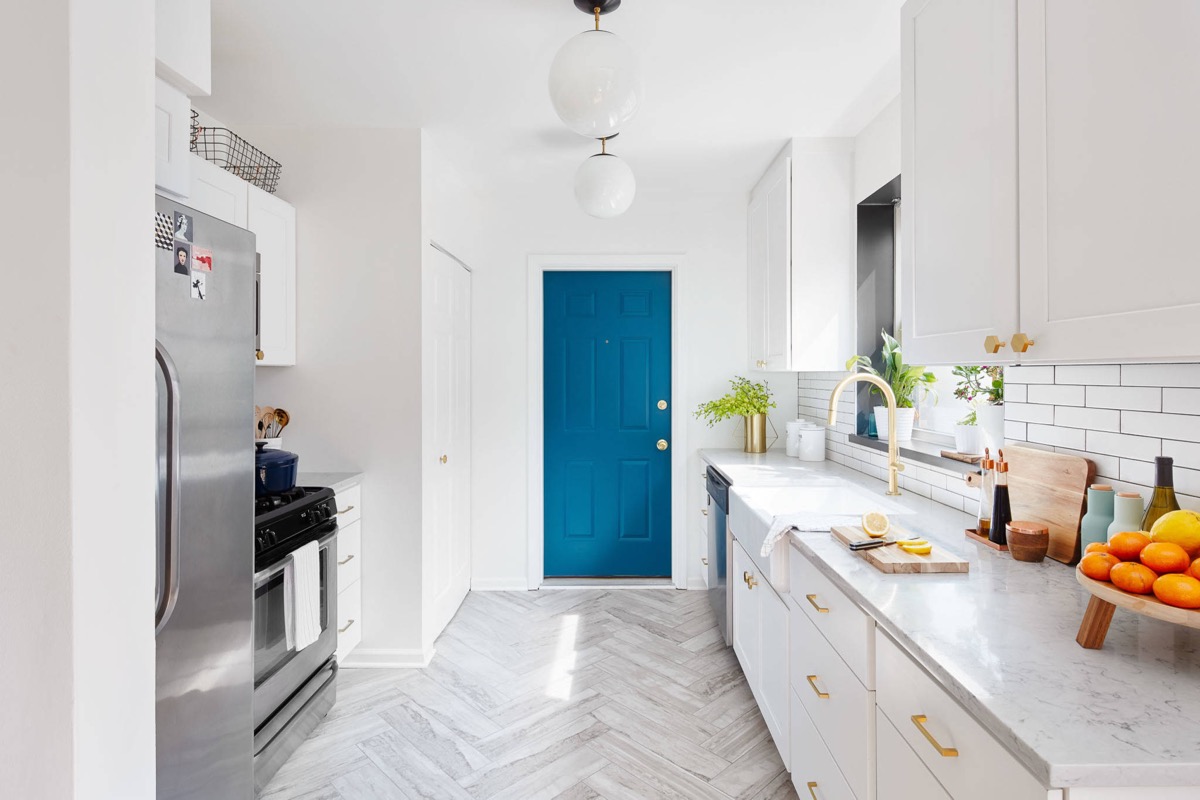 Long narrow kitchen - apartment design