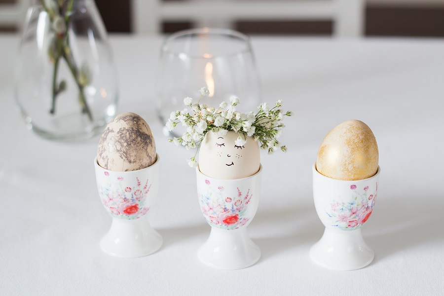 Disegni di uova di Pasqua pastello con motivi neri