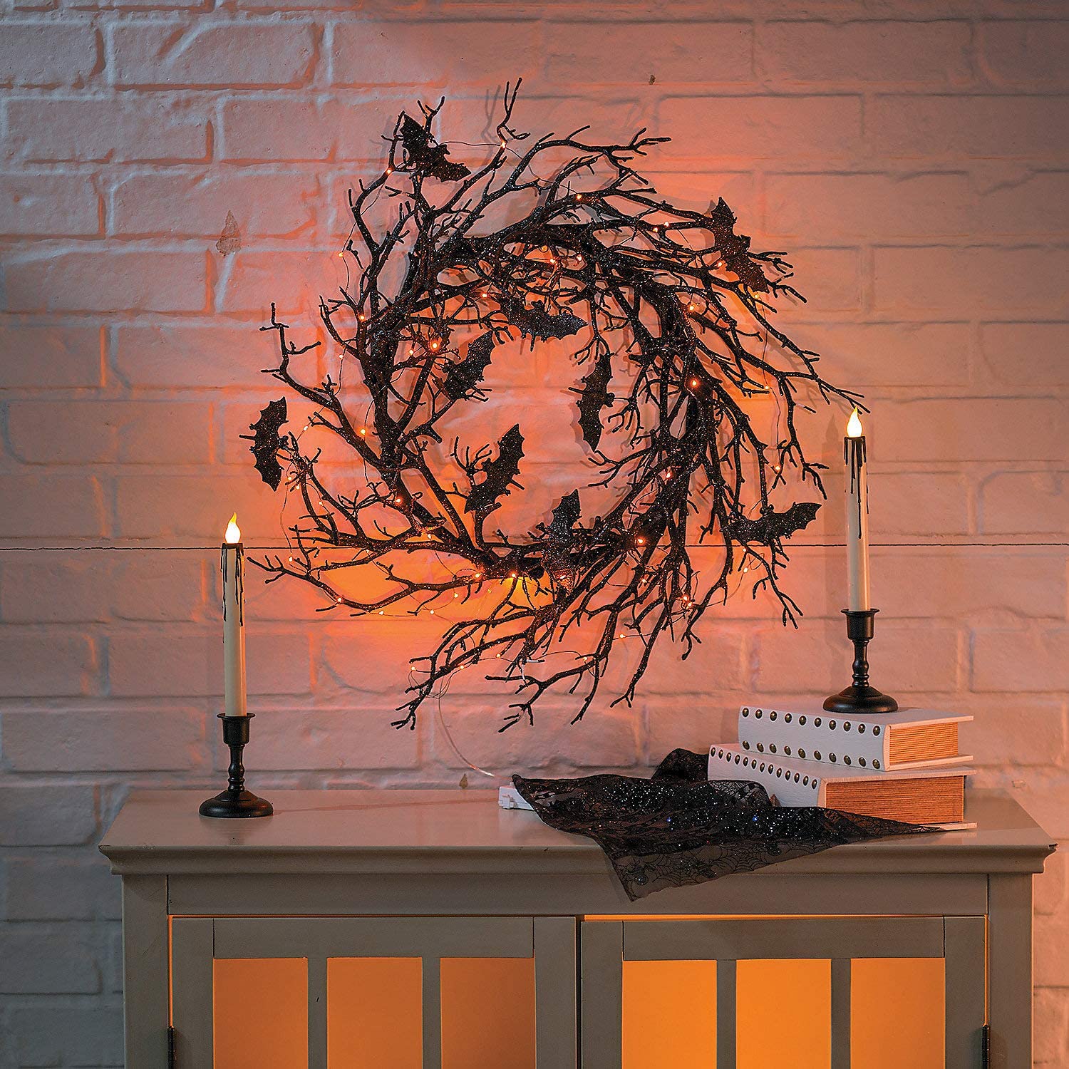 Wieniec z gałęzi i nietoperze - dekoracje na Halloween