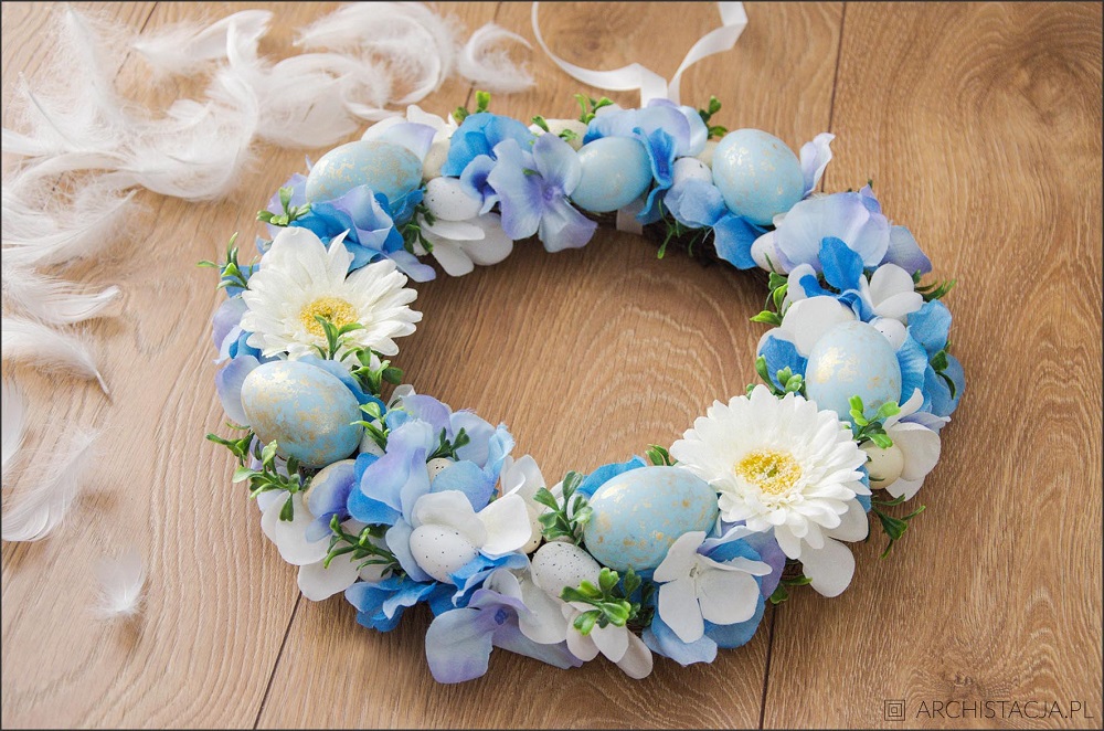 A blue Easter wreath - centerpieces for Easter