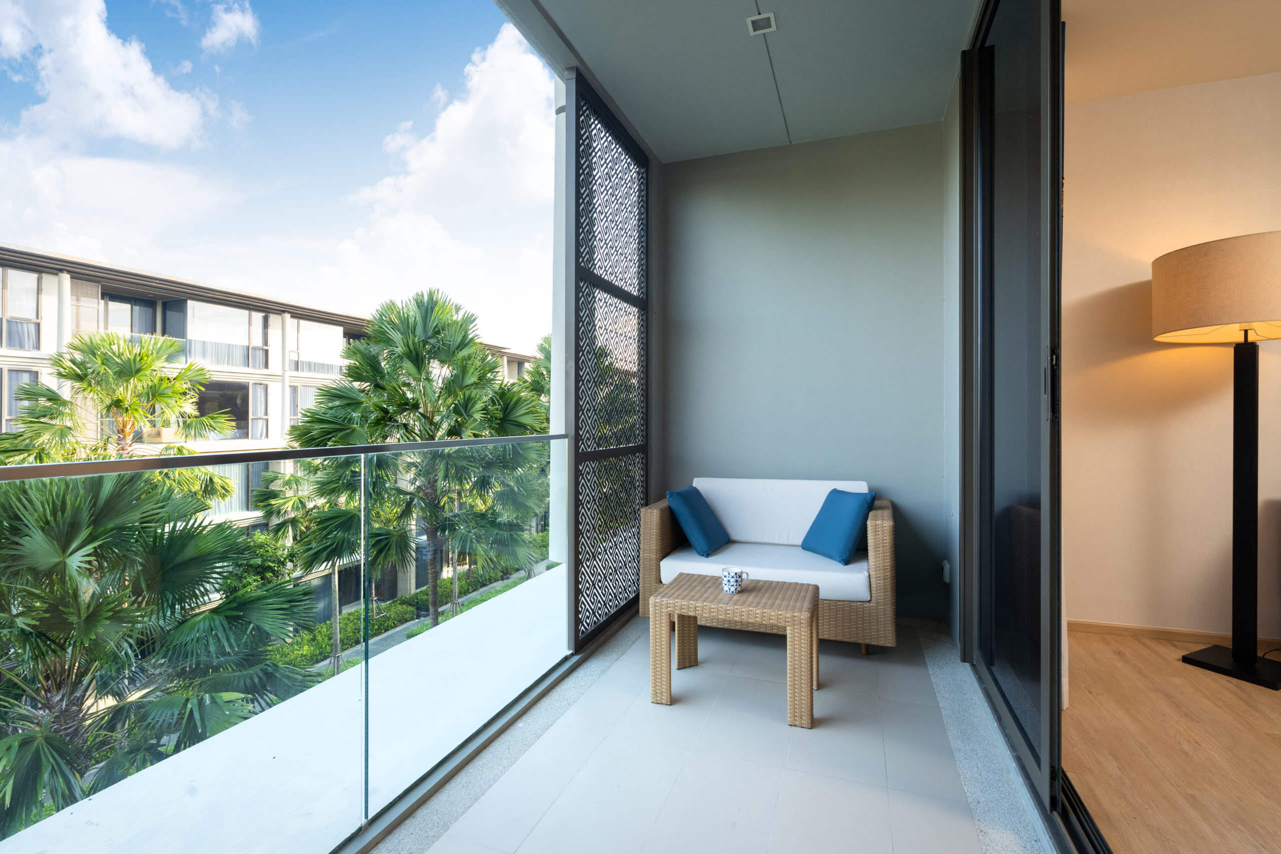 Una capa impermeable: el suelo perfecto para balcones