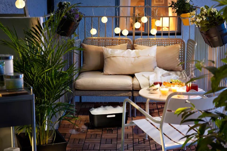 Copertura del balcone con piante - un'idea perfetta per un appartamento