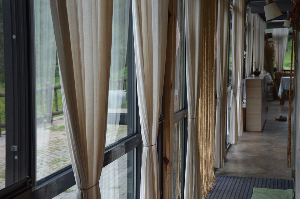 ¿Se parecen todas las cortinas del salón?