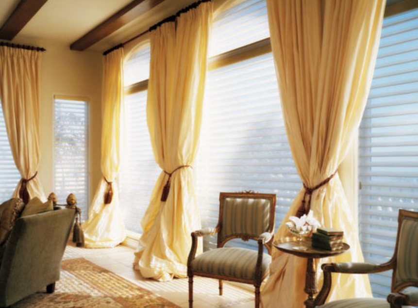 Traditional living room curtains