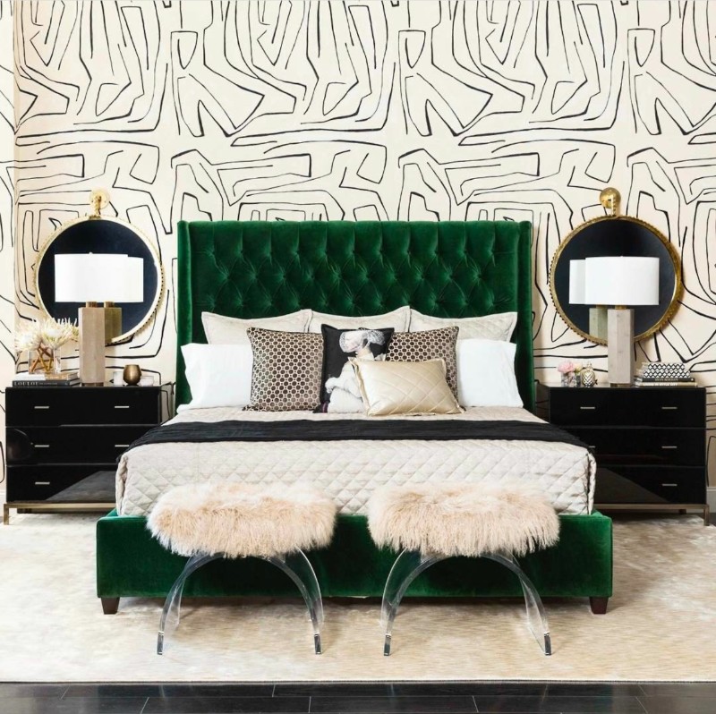 Zielona sypialnia łóżko i kremowe ściany