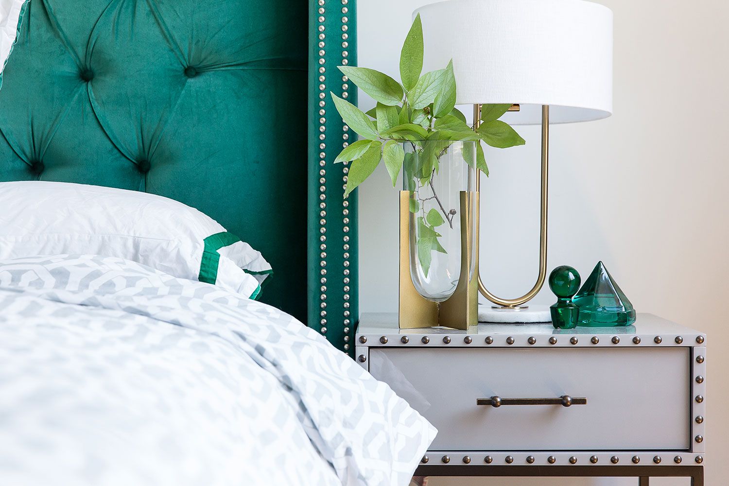 Furniture and accessories for your green bedroom