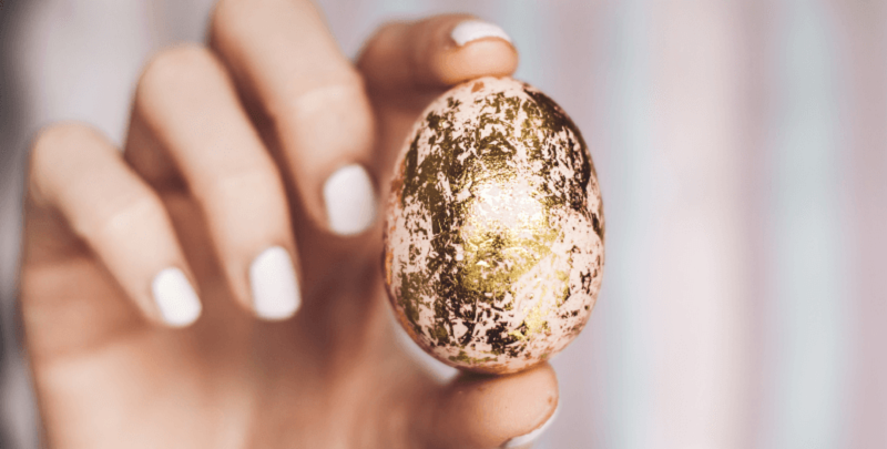 Golden Easter eggs - simple and elegant