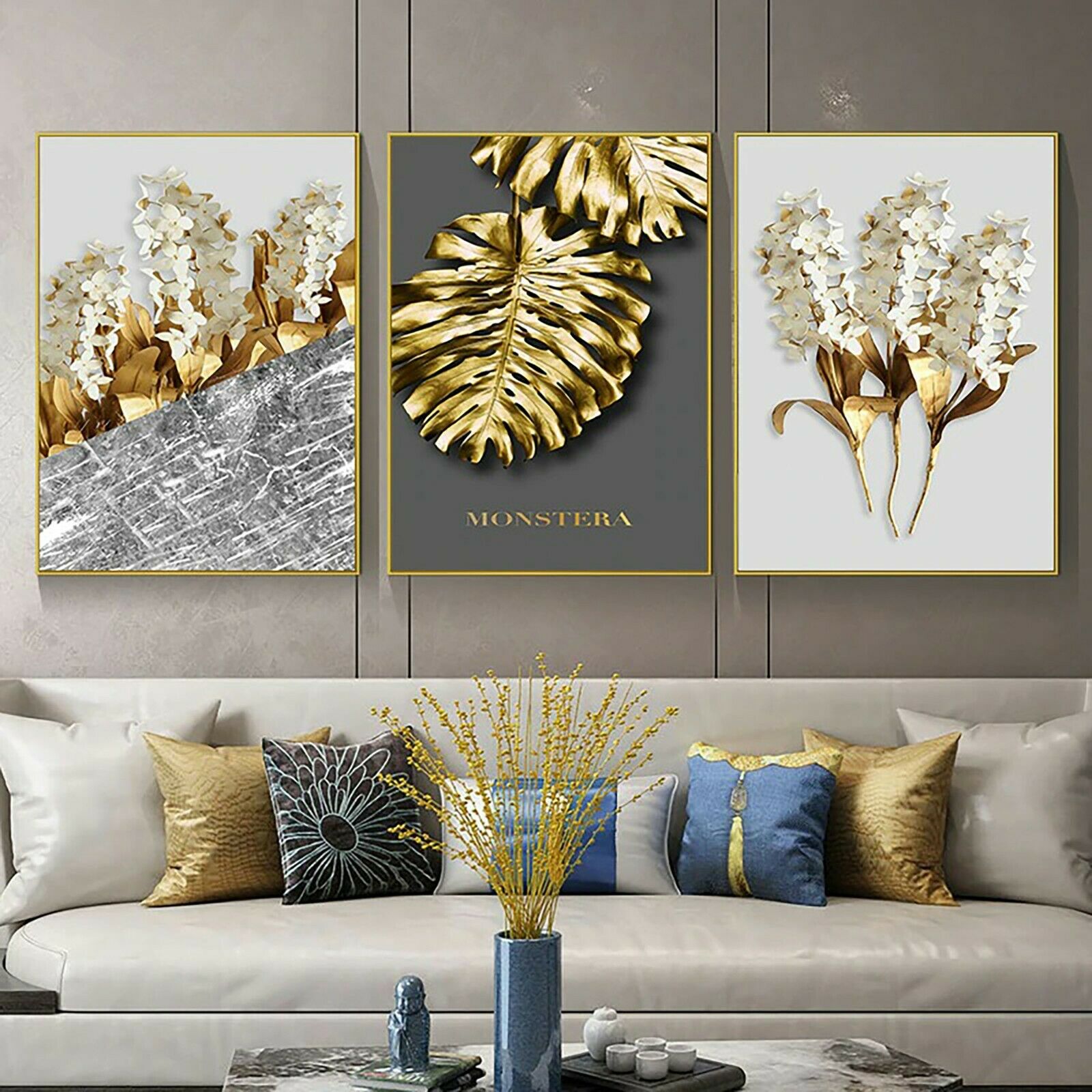 Spiegel und andere Wanddekorationen mit goldener Farbe